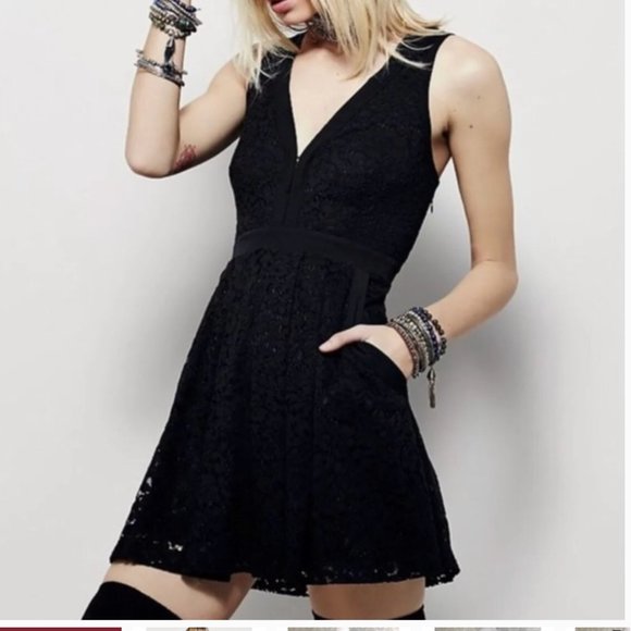 Free People Dresses & Skirts - FREE PEOPLE LOVELY BLACK V NECK LACE MINI DRESS XS